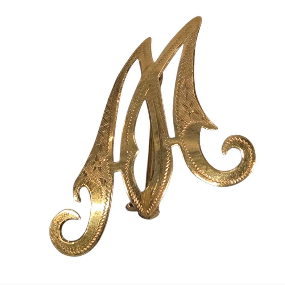 18-carat gold brooch signed Giulio Dionisi – Italy, 1960 – Monogram M